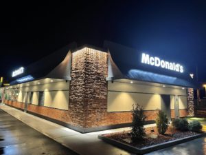 facade du mac donald's d'Avesnes sur helpes