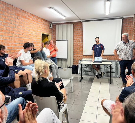 photo réunion pré rentrée du CFC26-27