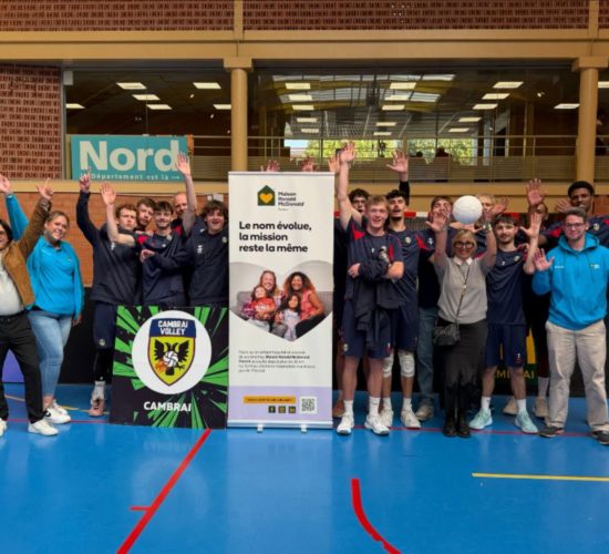 photo equipe cambrai volley lors du tournoi solidaire au profit de la maison ronald mac donald de lille